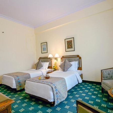 Peerless Hotel Калькутта Экстерьер фото