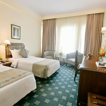 Peerless Hotel Калькутта Экстерьер фото