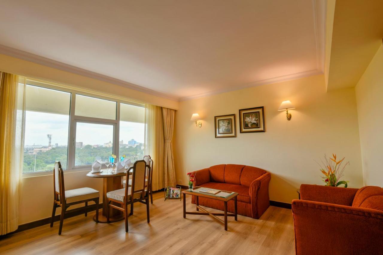Peerless Hotel Калькутта Экстерьер фото
