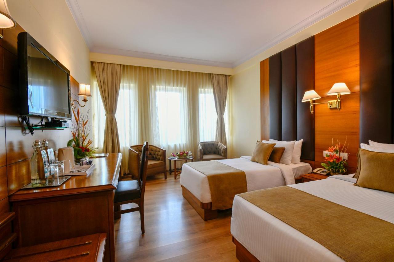 Peerless Hotel Калькутта Экстерьер фото