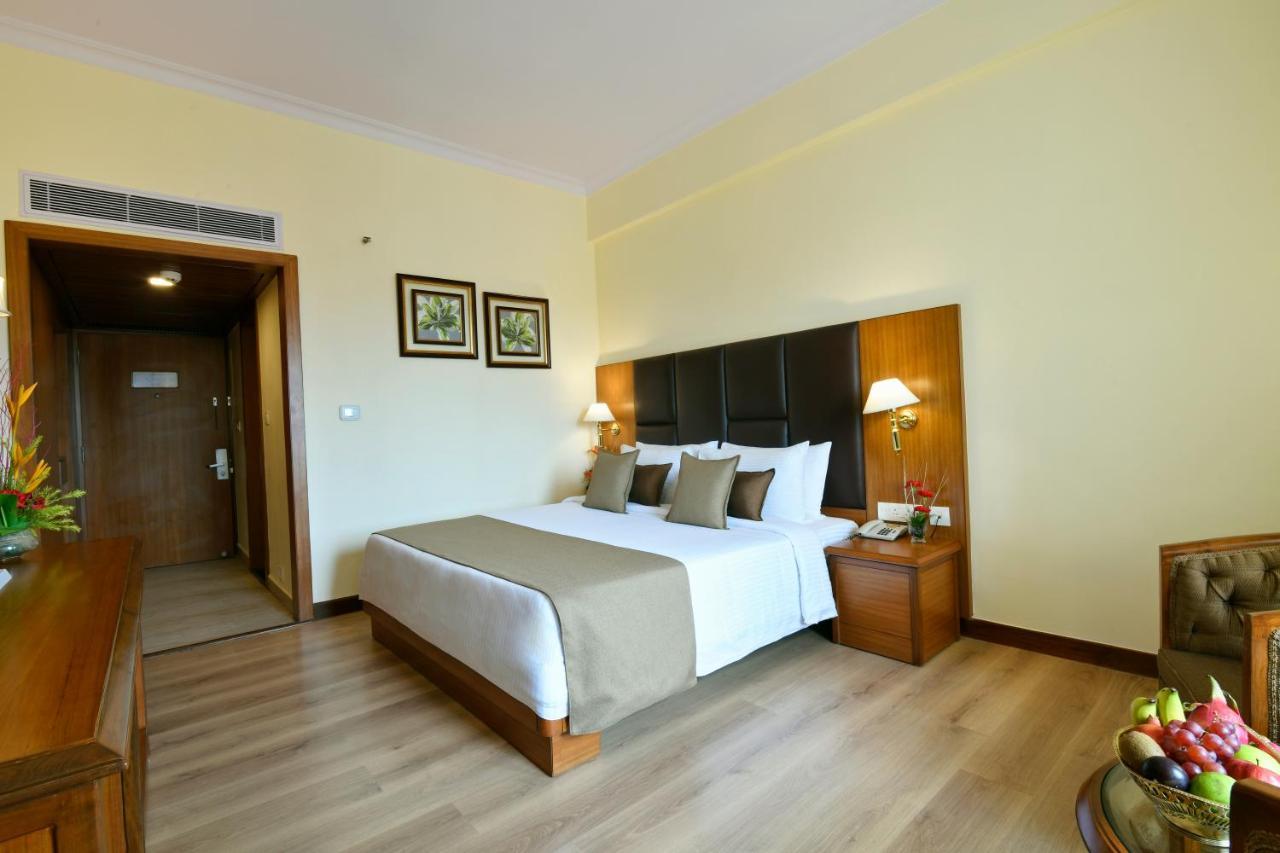 Peerless Hotel Калькутта Экстерьер фото