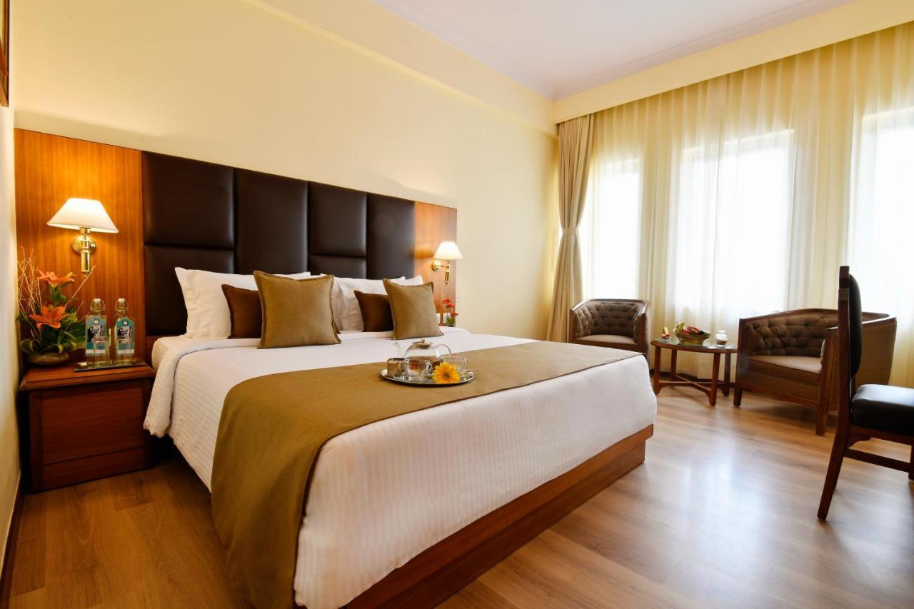 Peerless Hotel Калькутта Экстерьер фото