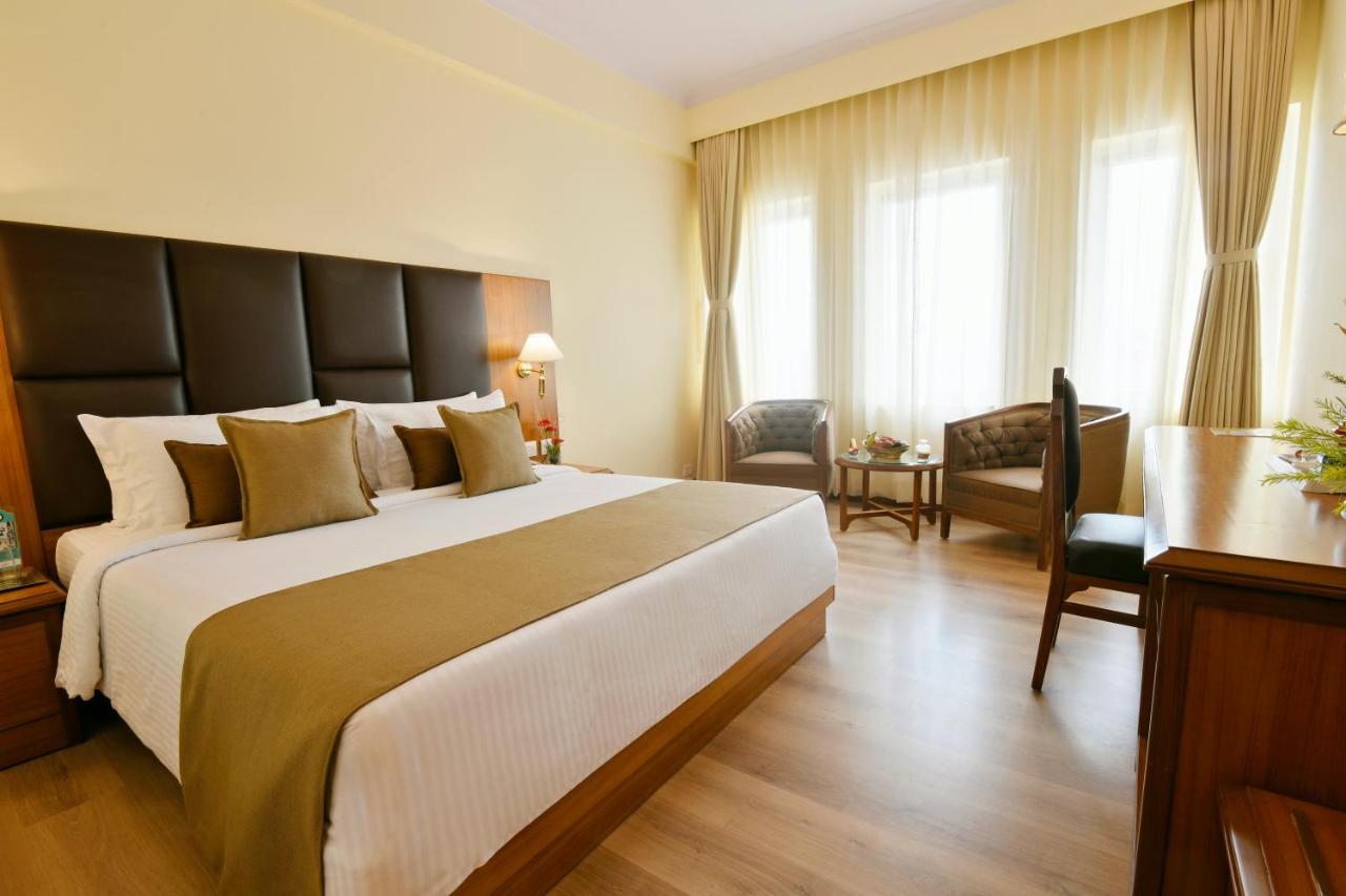 Peerless Hotel Калькутта Экстерьер фото