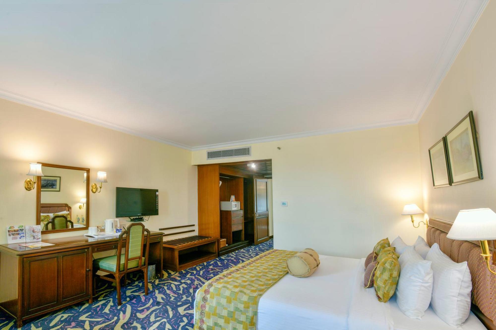 Peerless Hotel Калькутта Экстерьер фото