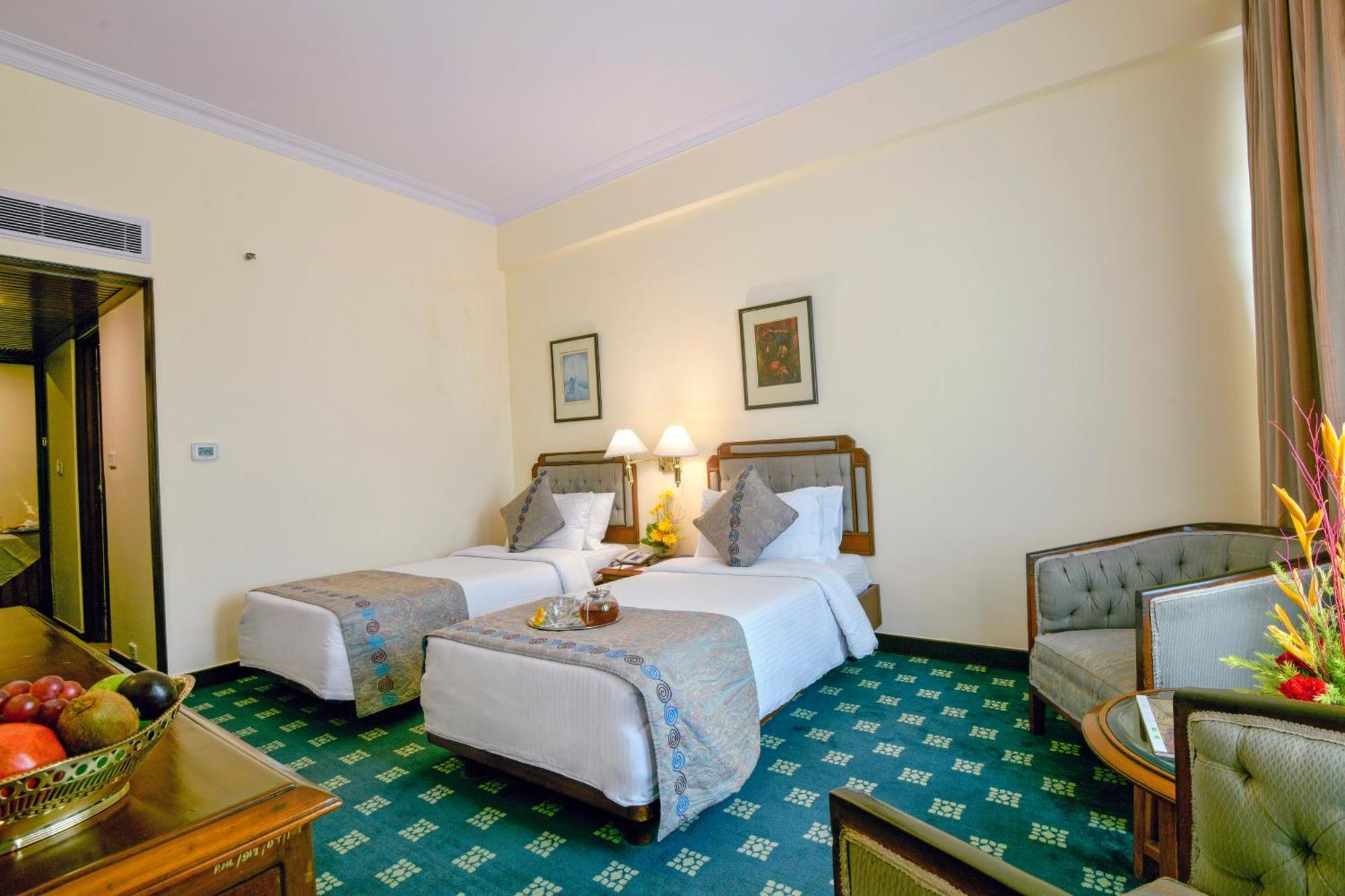 Peerless Hotel Калькутта Экстерьер фото