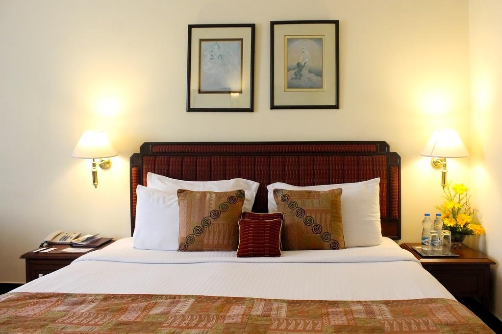 Peerless Hotel Калькутта Экстерьер фото