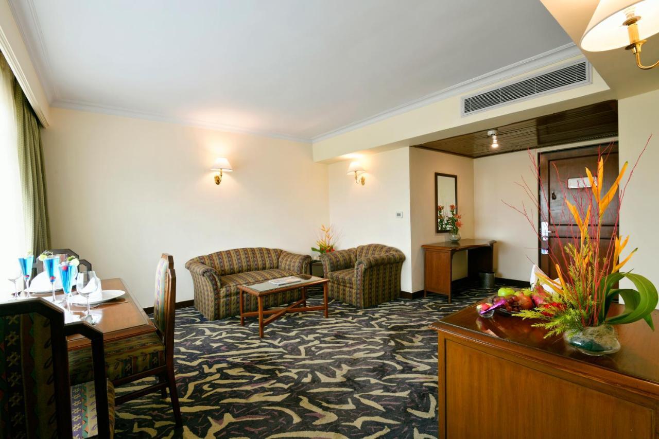 Peerless Hotel Калькутта Экстерьер фото