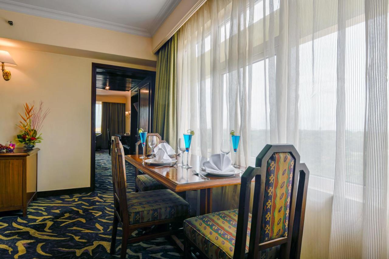 Peerless Hotel Калькутта Экстерьер фото